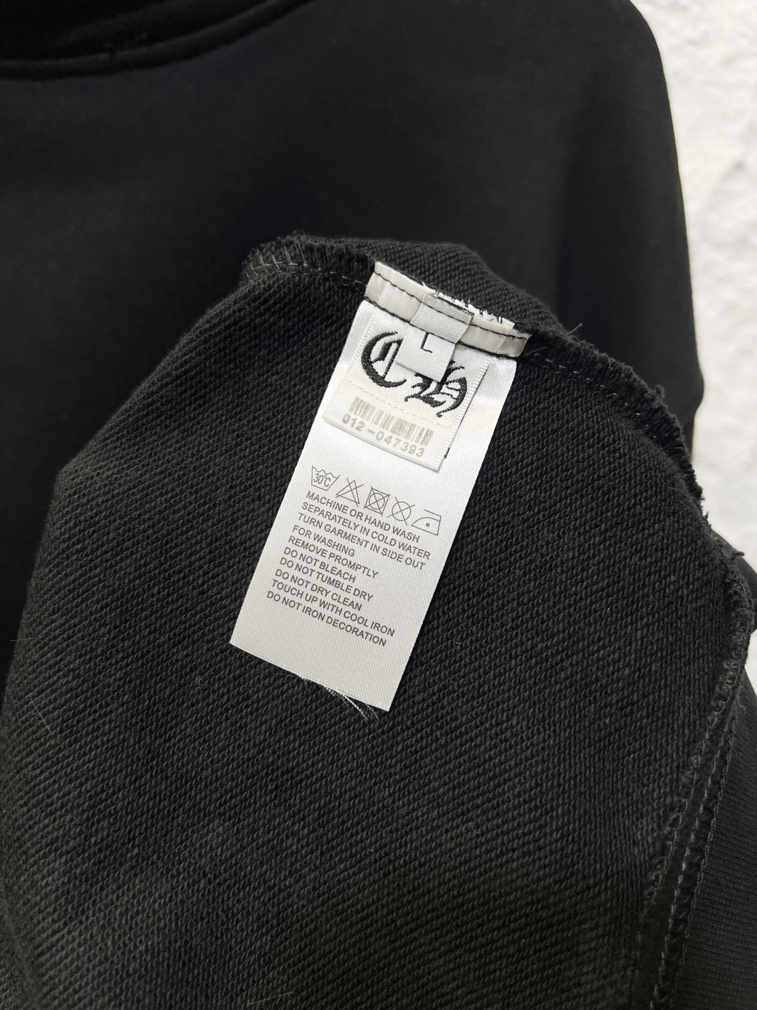 （ In Stock， ） Cemetery Cross（ ） ， ， Classic Horseshoe + Chrome Hearts ， Red Cemetery Cross Horseshoe Embroidered Hoodie（Red ）。 ：Black White Sizes：S-3XL